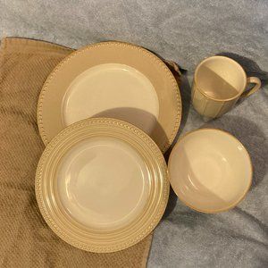 2002 Dansk Reactic Khaki 4 pcs--1 Dinner & 1 Salad Plate-1 Soup Bowl-1 Mug-NEW